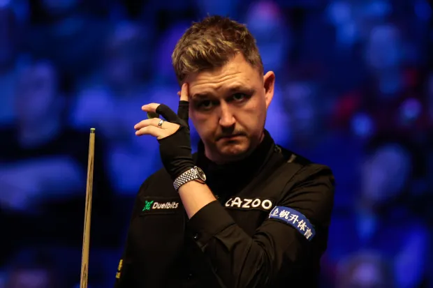 Gloves or no gloves in snooker